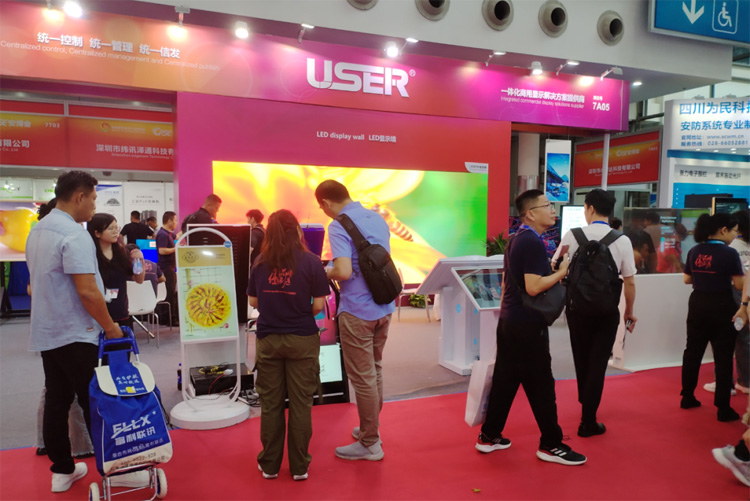 拚接屏延遲低，屏（píng）幕流（liú）暢性對比！